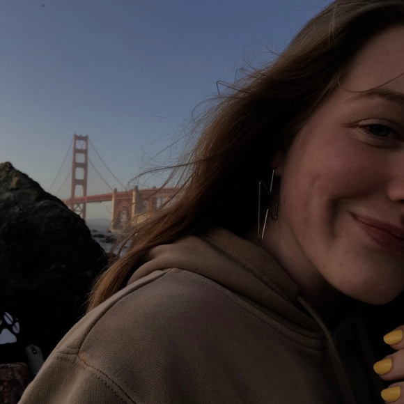 Meet your Posher, Taylor - Picture 2 of 3